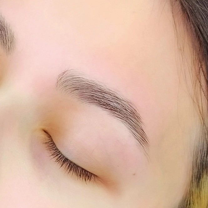 Коррекция бровей