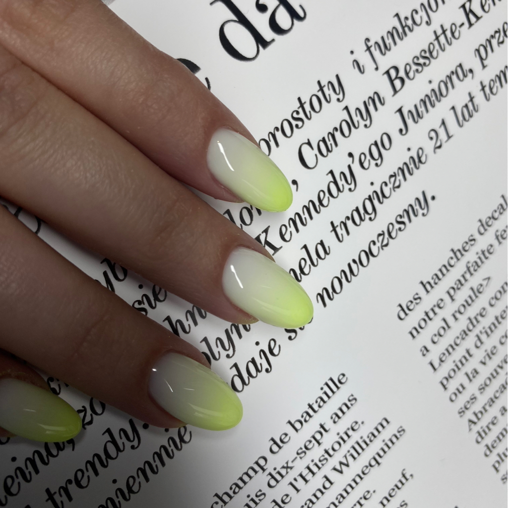 Наращивание ногтей