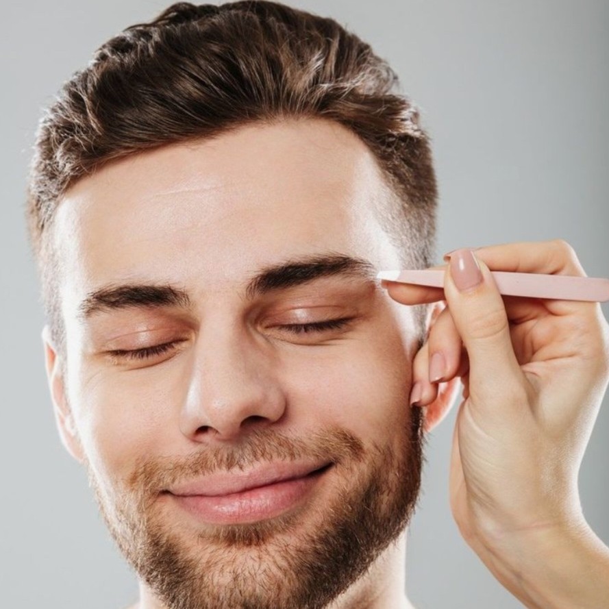 Мужская коррекция бровей