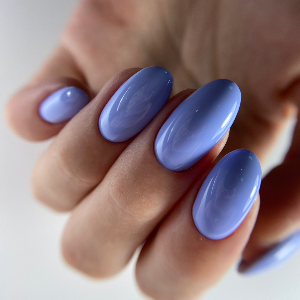 маникюр с "лайт" укреплением ногтей твердым гелем