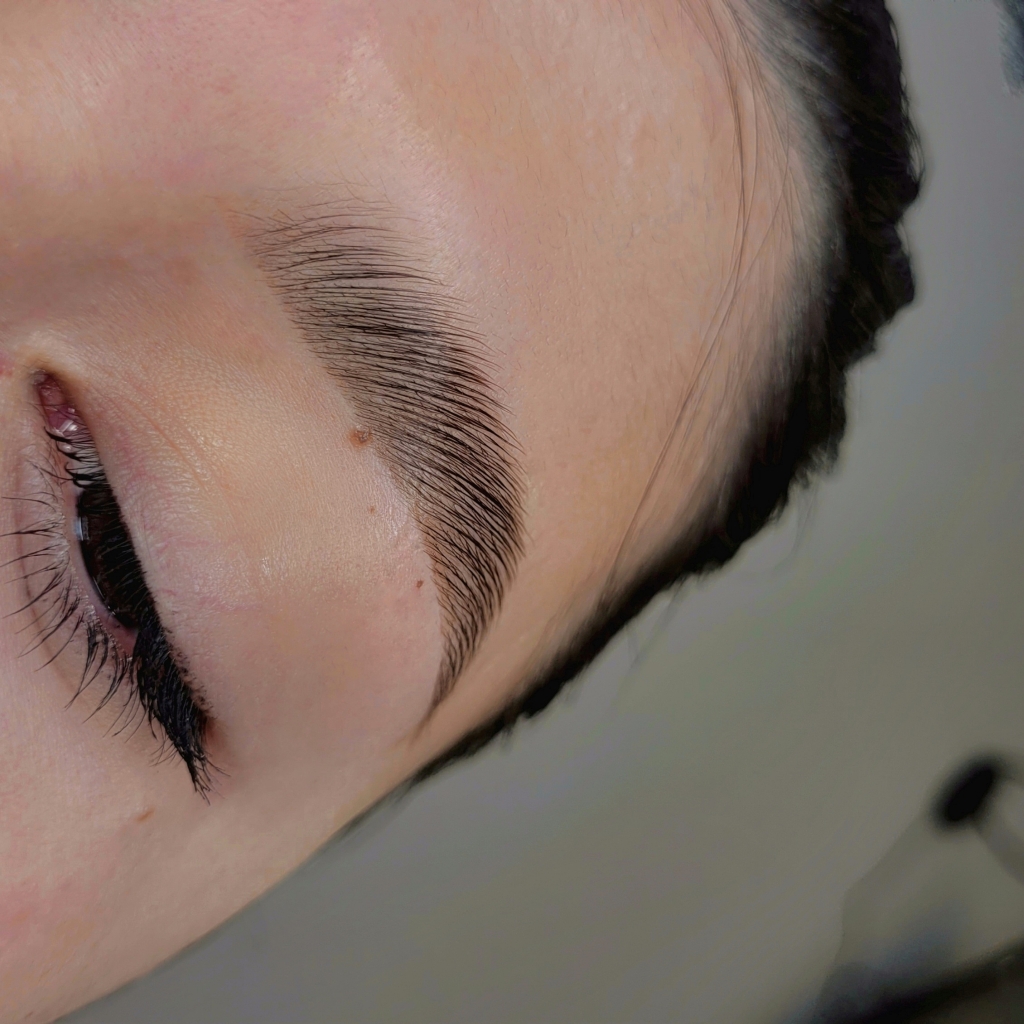 Ламинирование бровей + коррекция