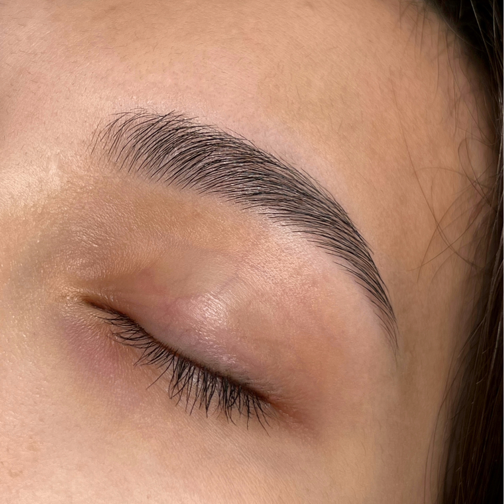 Коррекция бровей