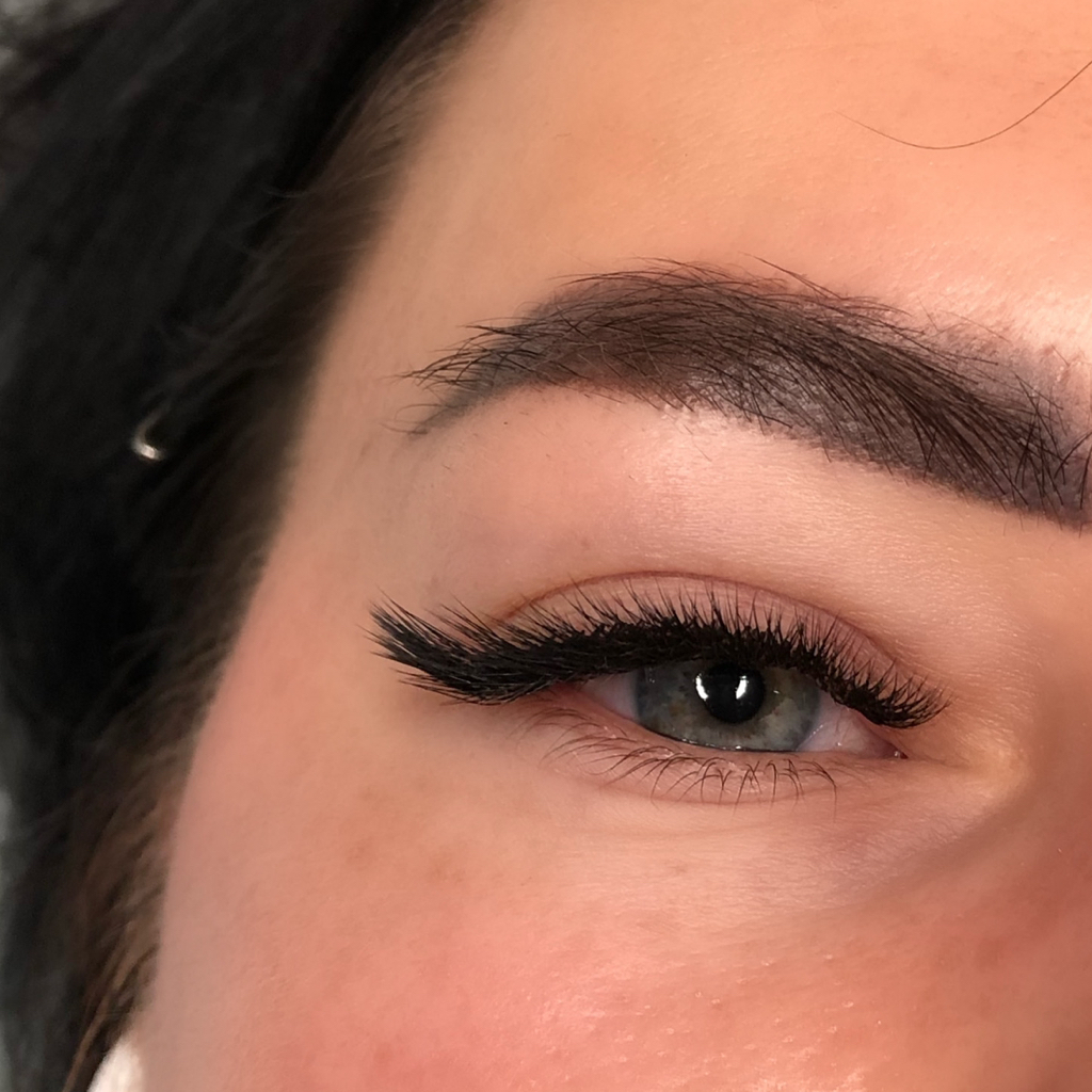 Наращивание ресниц 2.5D