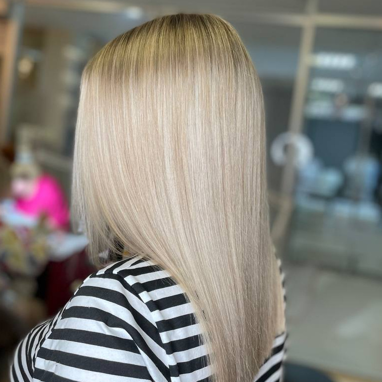 Прикорневое обесцвечивание и тонирование по всей длине (сверх длинные волосы)