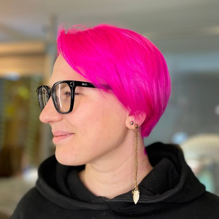 Прикорневое обесцвечивание и тонирование по всей длине (короткие волосы)