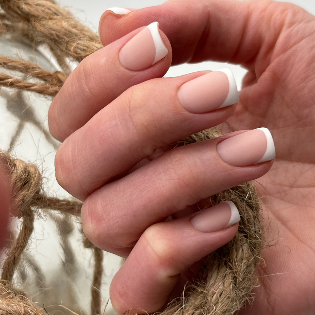 Маникюр + гель-лак Френч