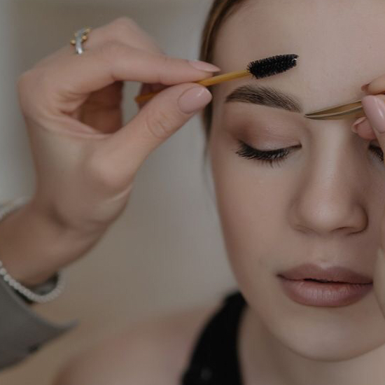 Коррекция формы + прореживание бровей (коррекция внутри брови)