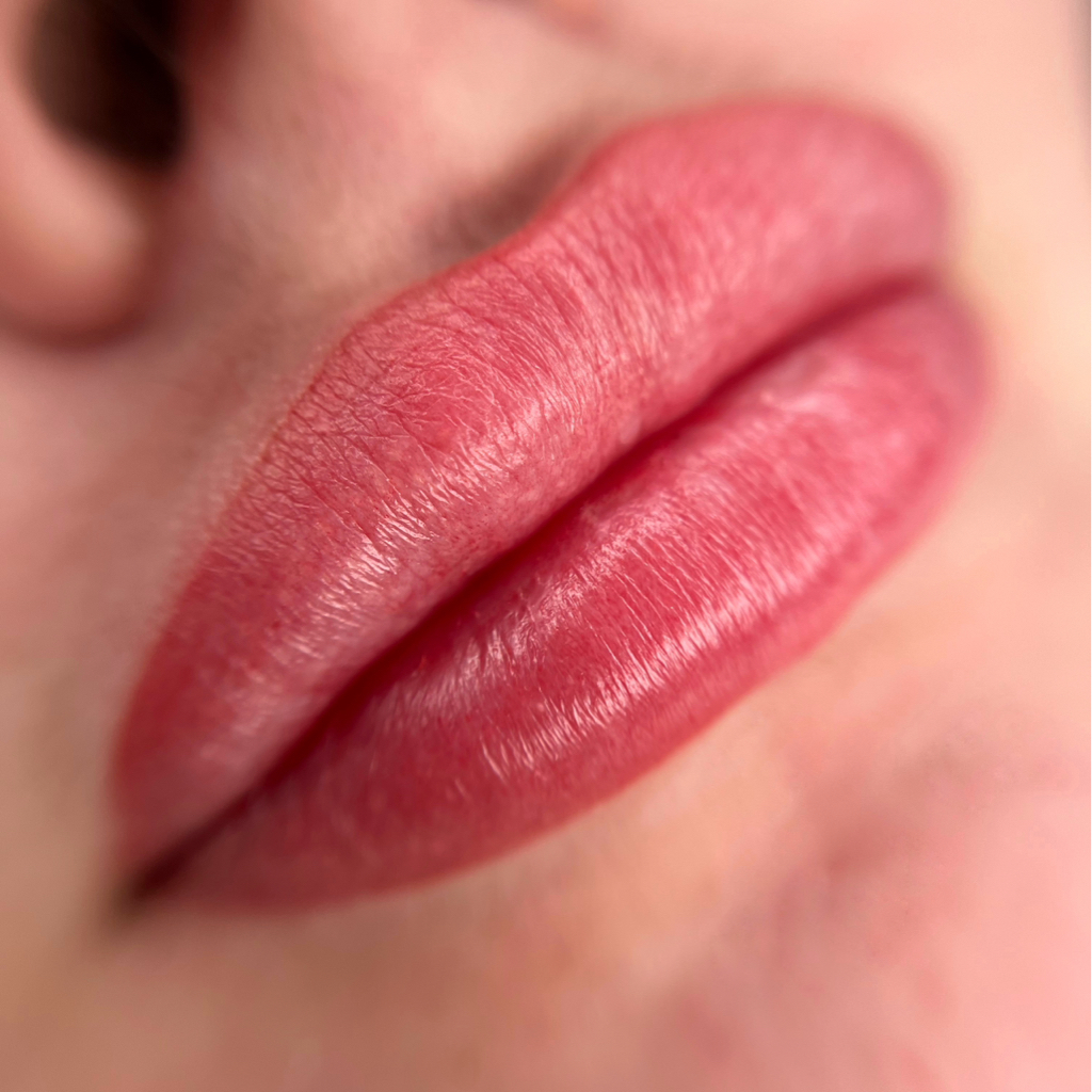 Перманентный макияж губ