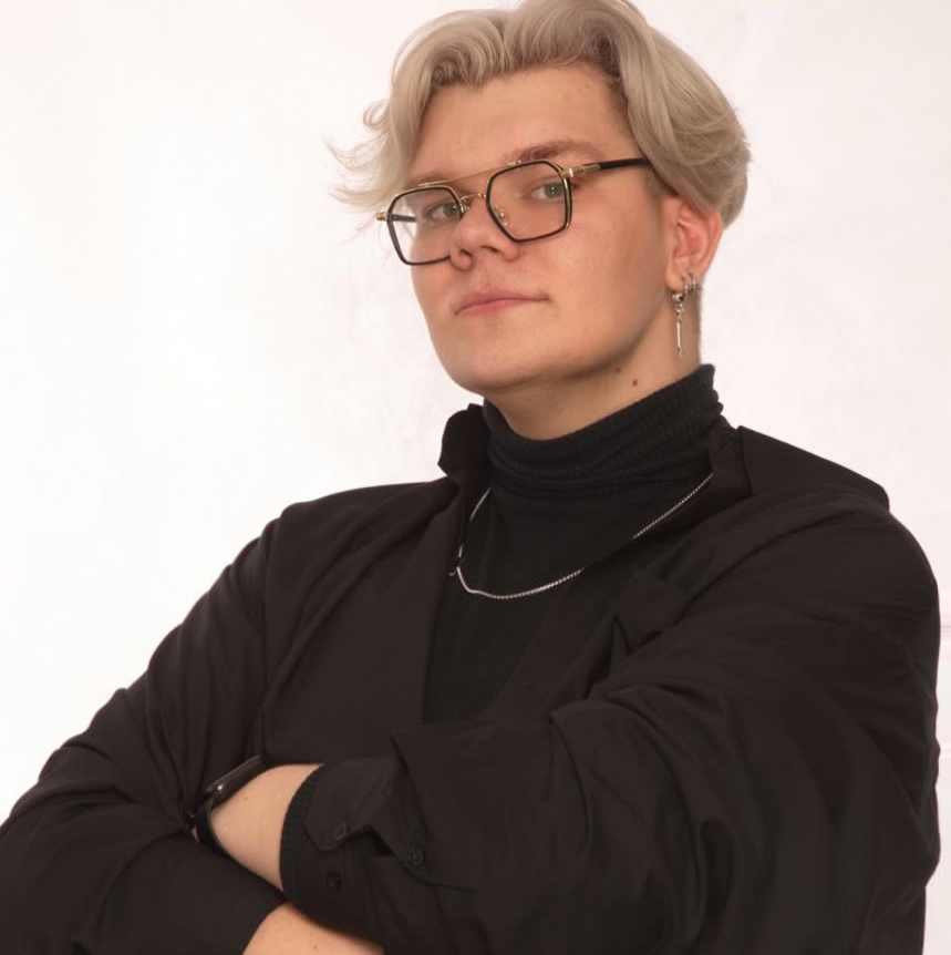 Левченко( Принимает на Старых Большевиков,3в) Артём