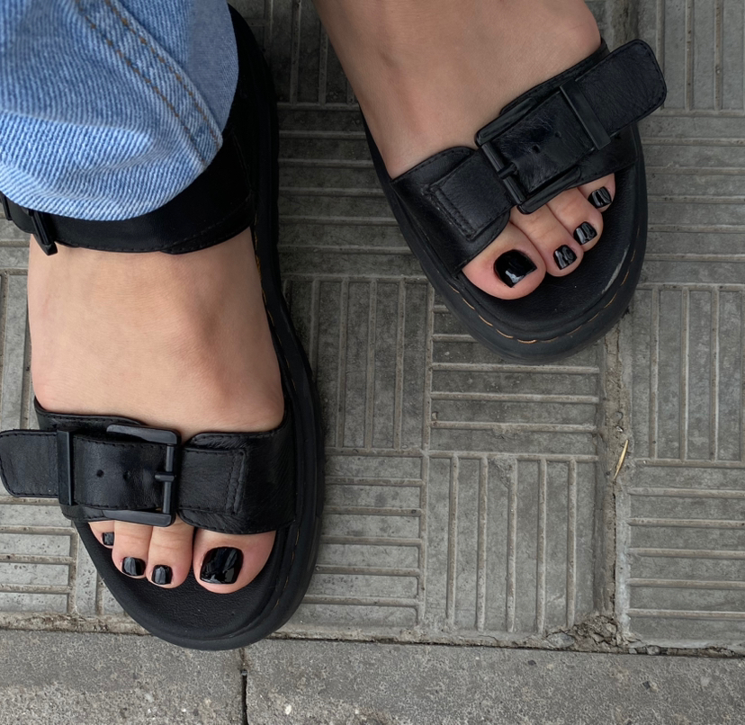 Педикюр обработка стопы с покрытие гель лаком