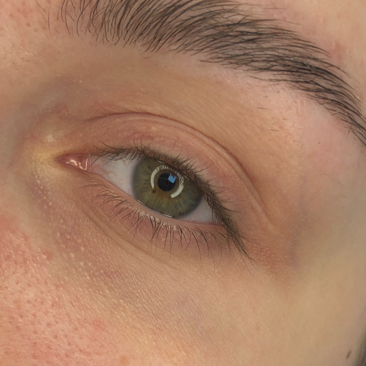 Снятие нарощенных ресниц