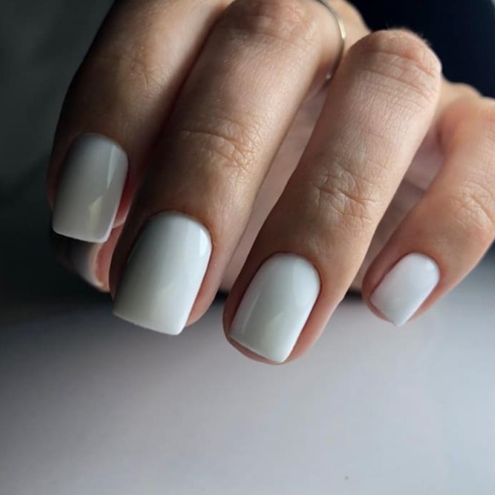 Маникюр аппаратный + гель лак
Manicura con semipermanente