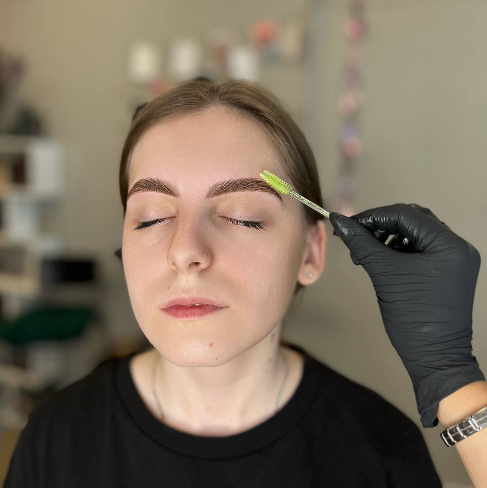 Окрашивание бровей