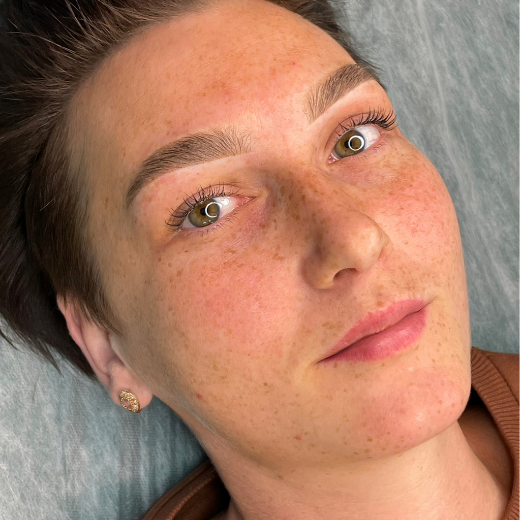 Перманентный макияж бровей