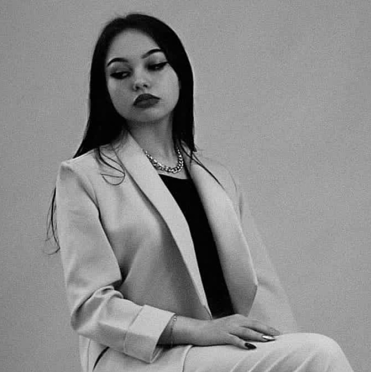 Леонова Юлия