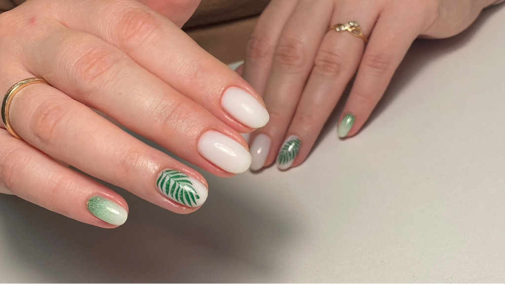 Маникюр + покрытие гель лаком ( в стоимость входит снятие старого покрытия )