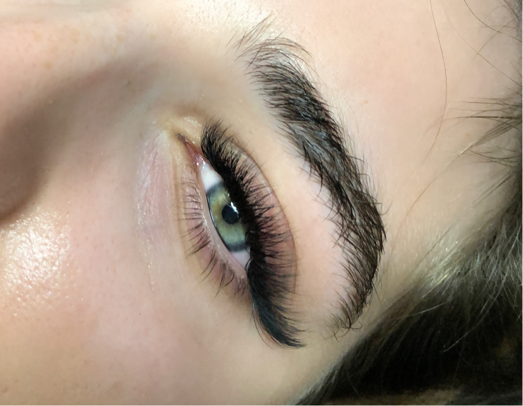 Наращивание ресниц 2,5Д