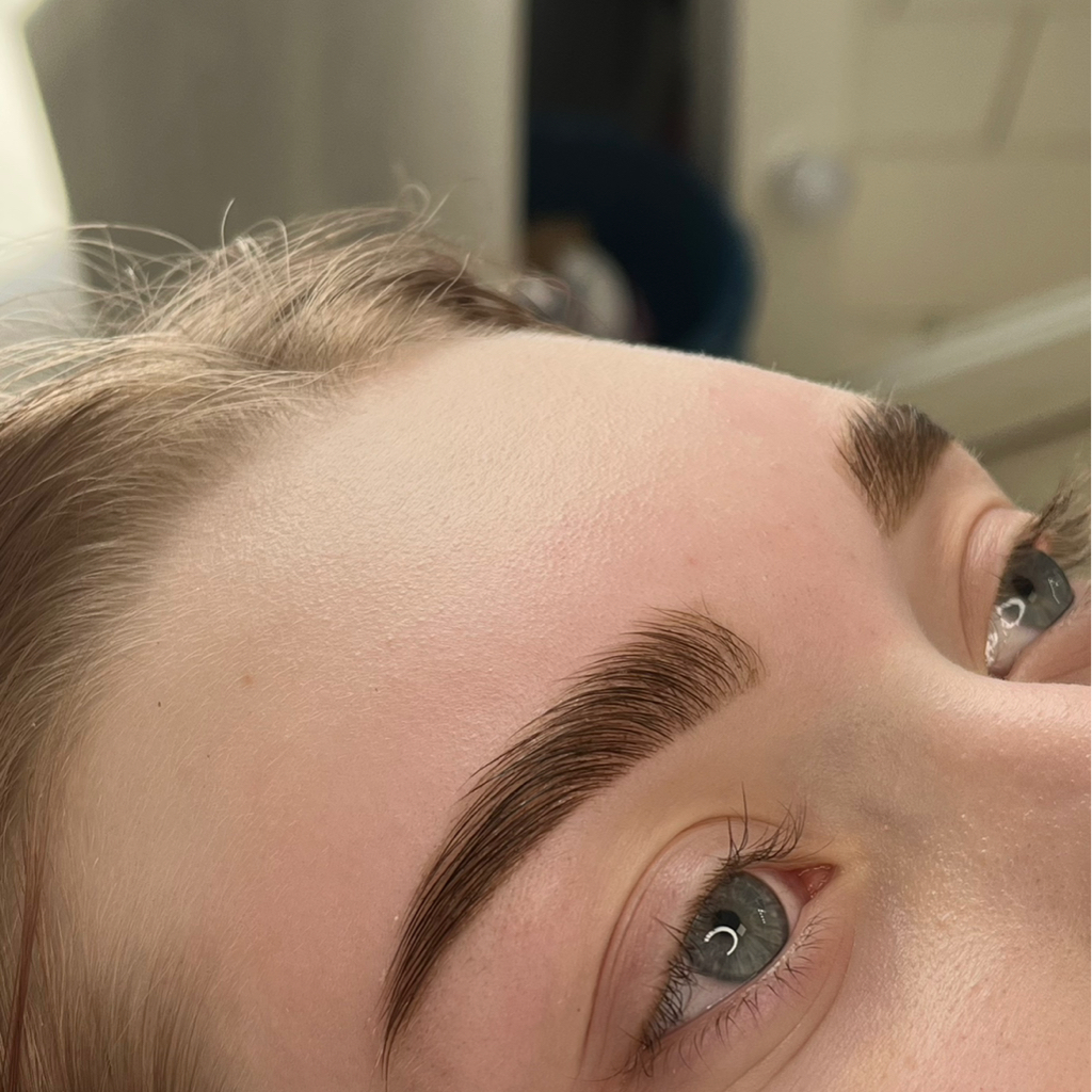 Окрашивание бровей