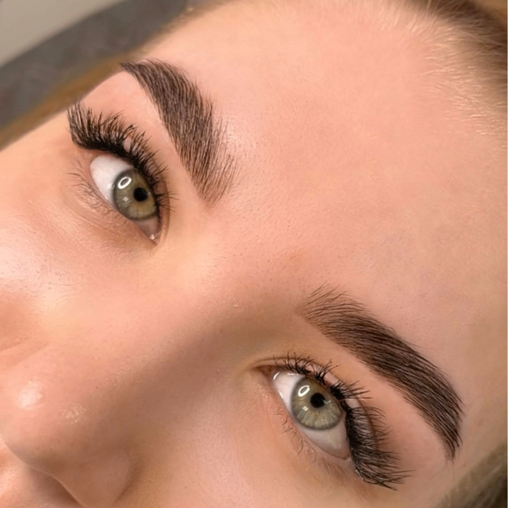 Ламинирование бровей с окрашиванием