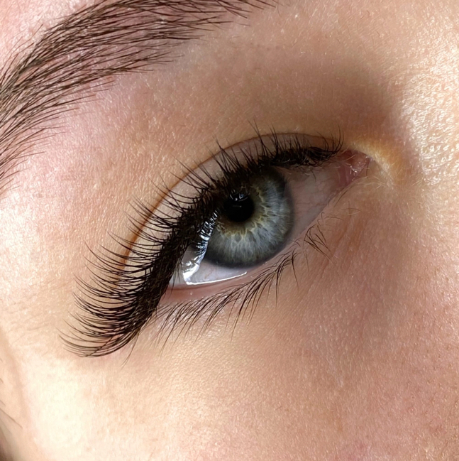 Классическое наращивание ресниц