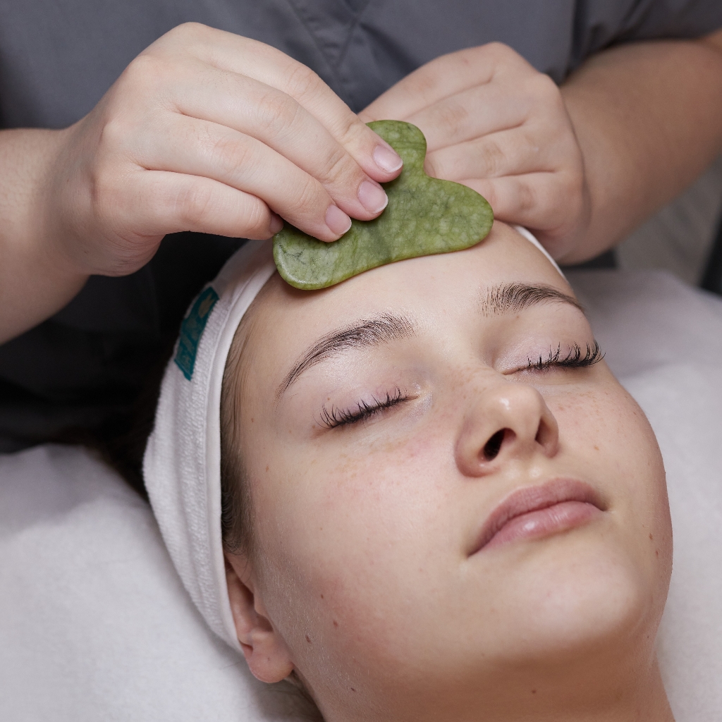 Лимфодренажный массаж лица, шеи и зоны декольте