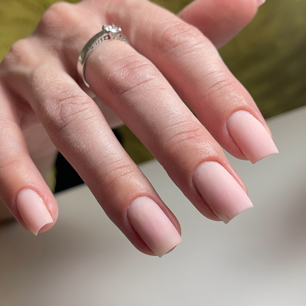 Маникюр женский