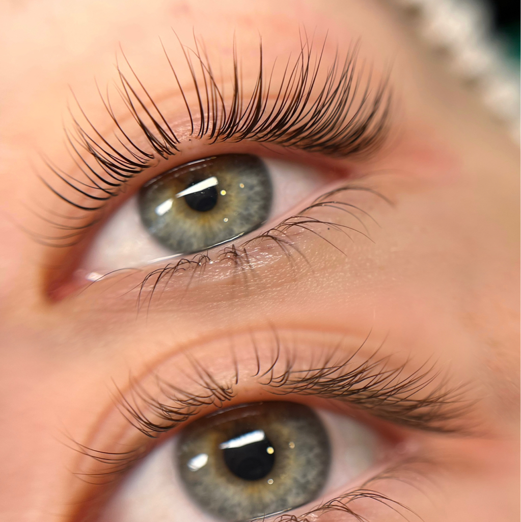 Ламинирование верхних и нижних ресниц( с окрашиванием и уходом) + ламинирование бровей(с коррекцией и окрашиванием)