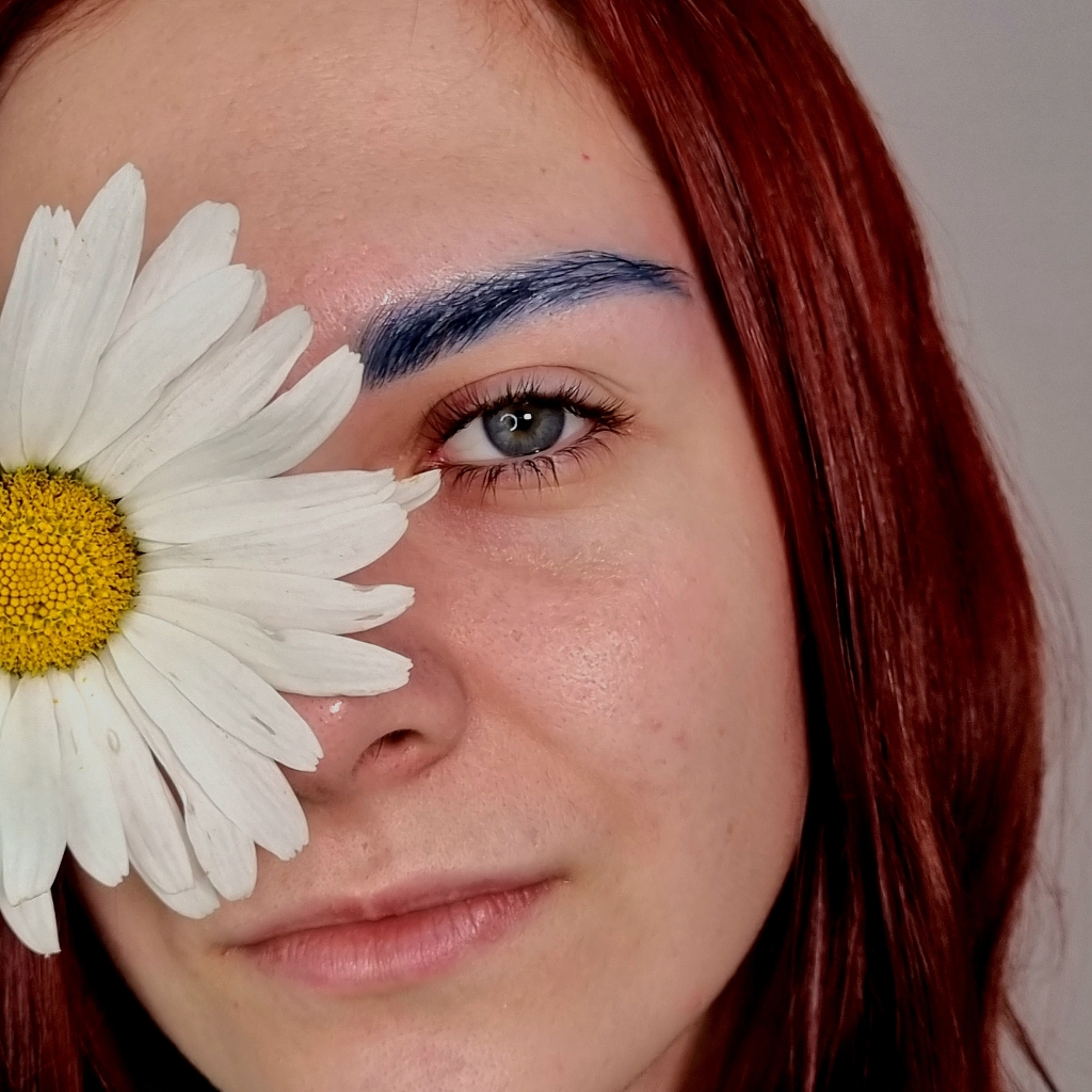 Цветное окрашивание бровей