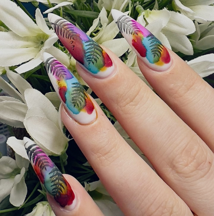 Дизайн(стразы, геометрия, стемпинг,  свободное пространство)