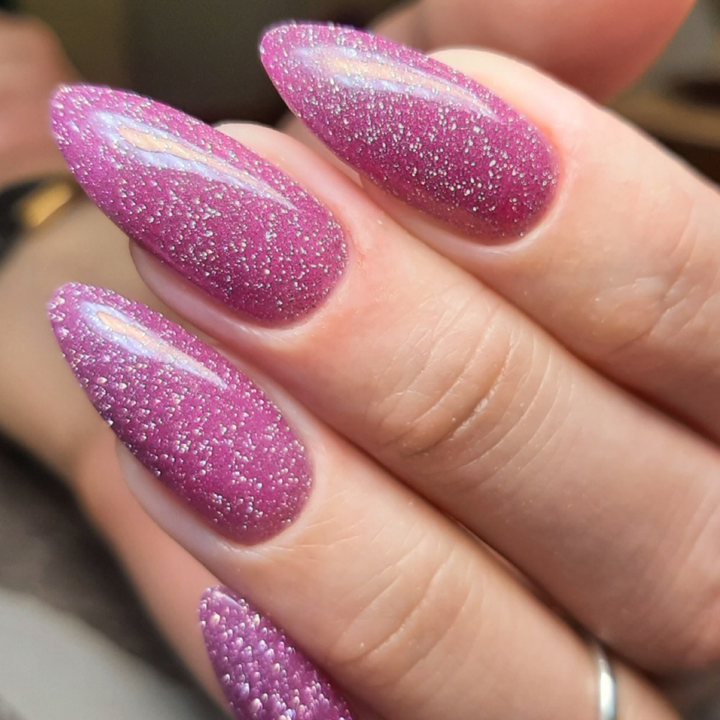 Наращивание ногтей с однотонным покрытием