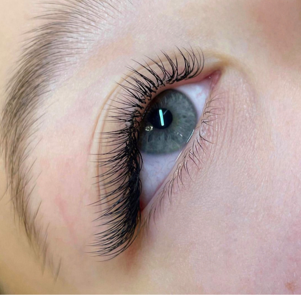 Наращивание ресниц классика