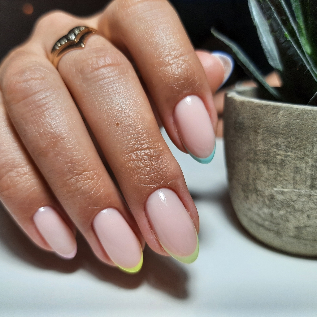 маникюр с покрытием гель лаком и френч