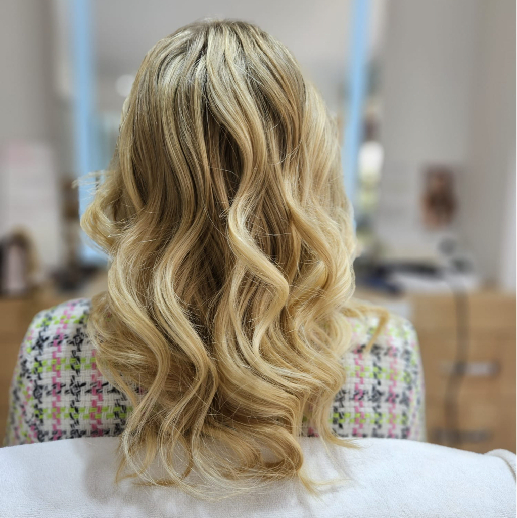 Укладка ( мытьё волос объём и локоны)