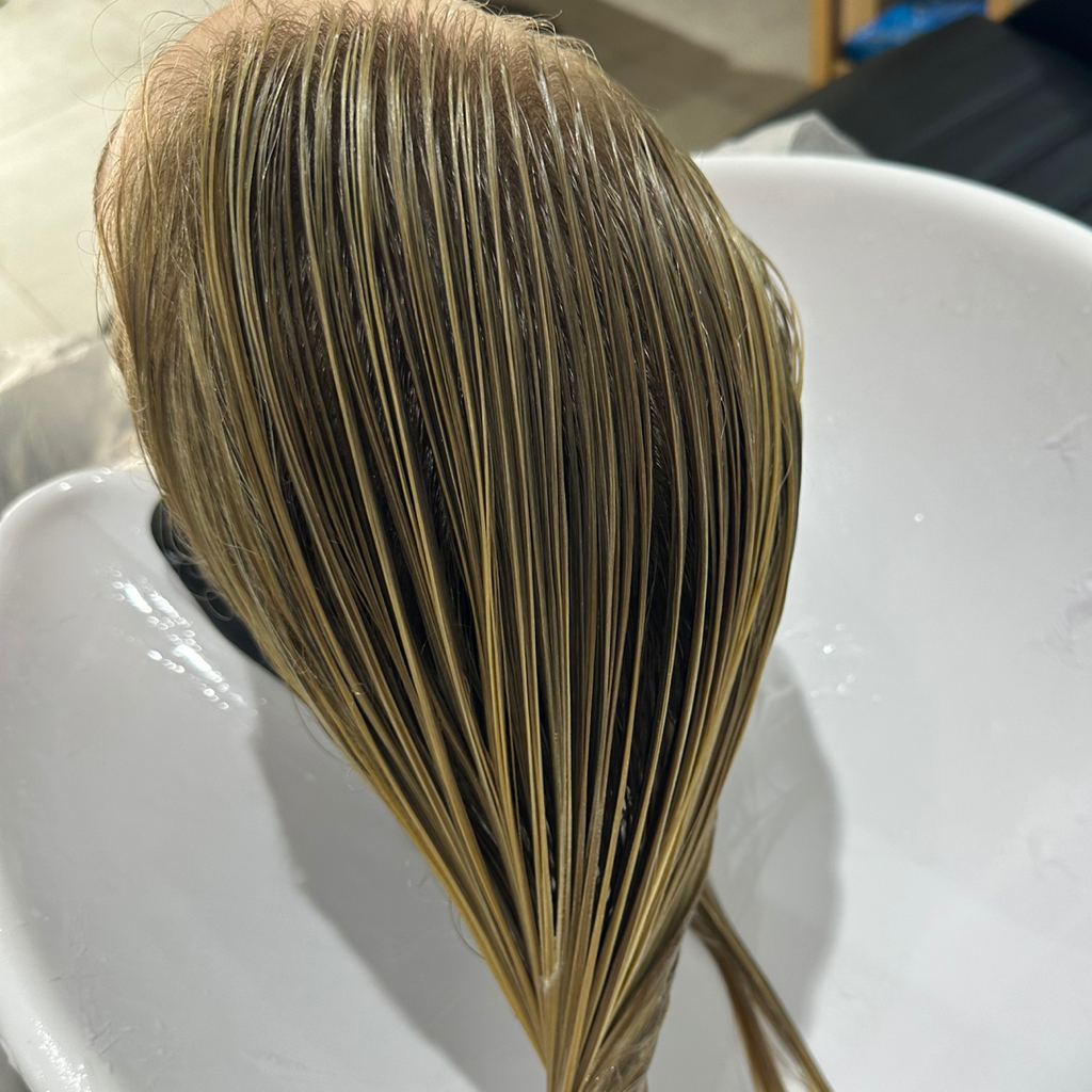 Укладка ( мытьё волос , укладка по форме)