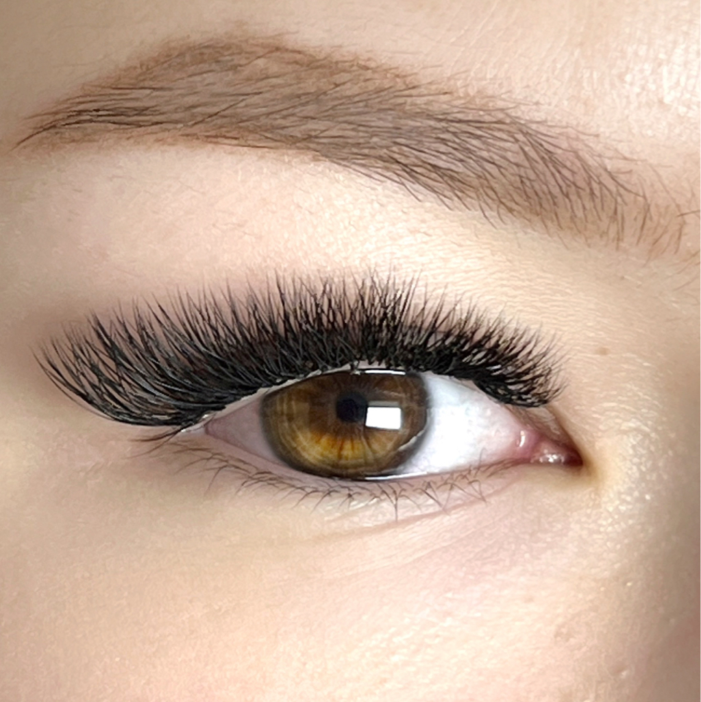 Наращивание ресниц 3D