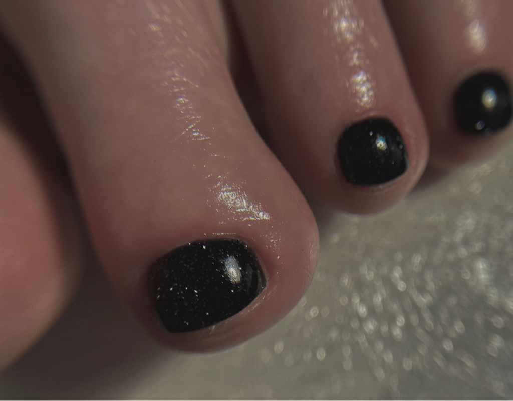 Аппаратная обработка стоп + педикюр + покрытие