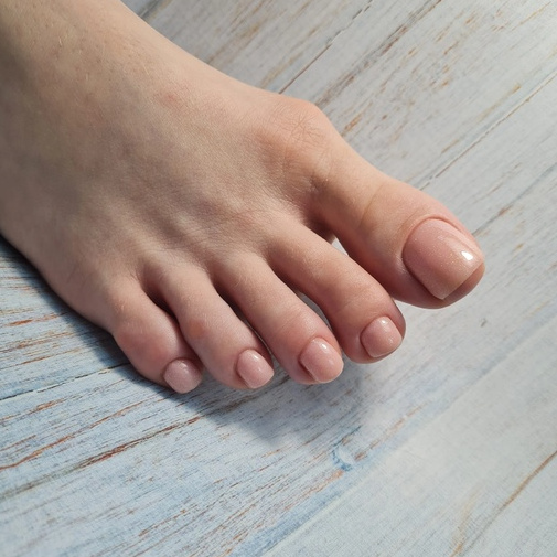 Педикюр эстетический: обработка пальчиков и покрытие гель-лаком/лаком