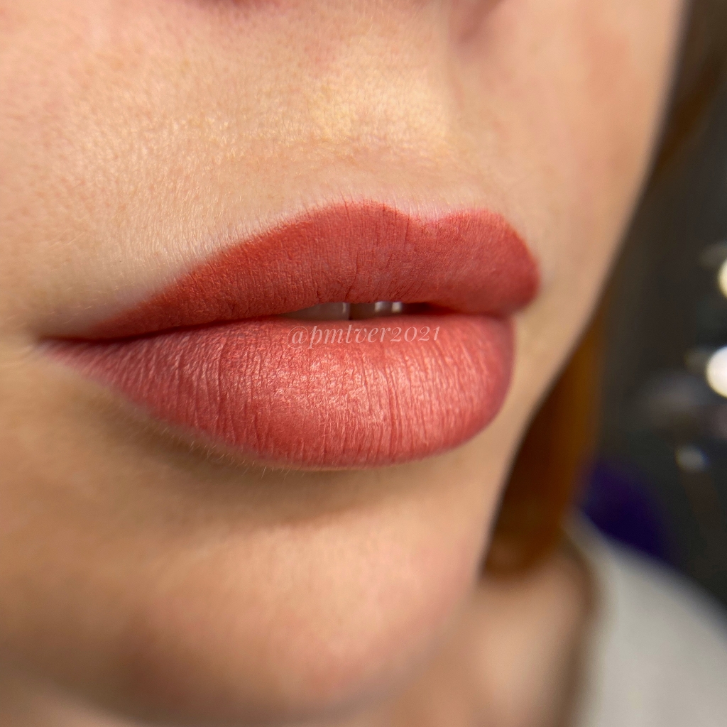 Коррекция губ — от другого мастера через 1 месяц после процедуры, если есть остаток пигмента