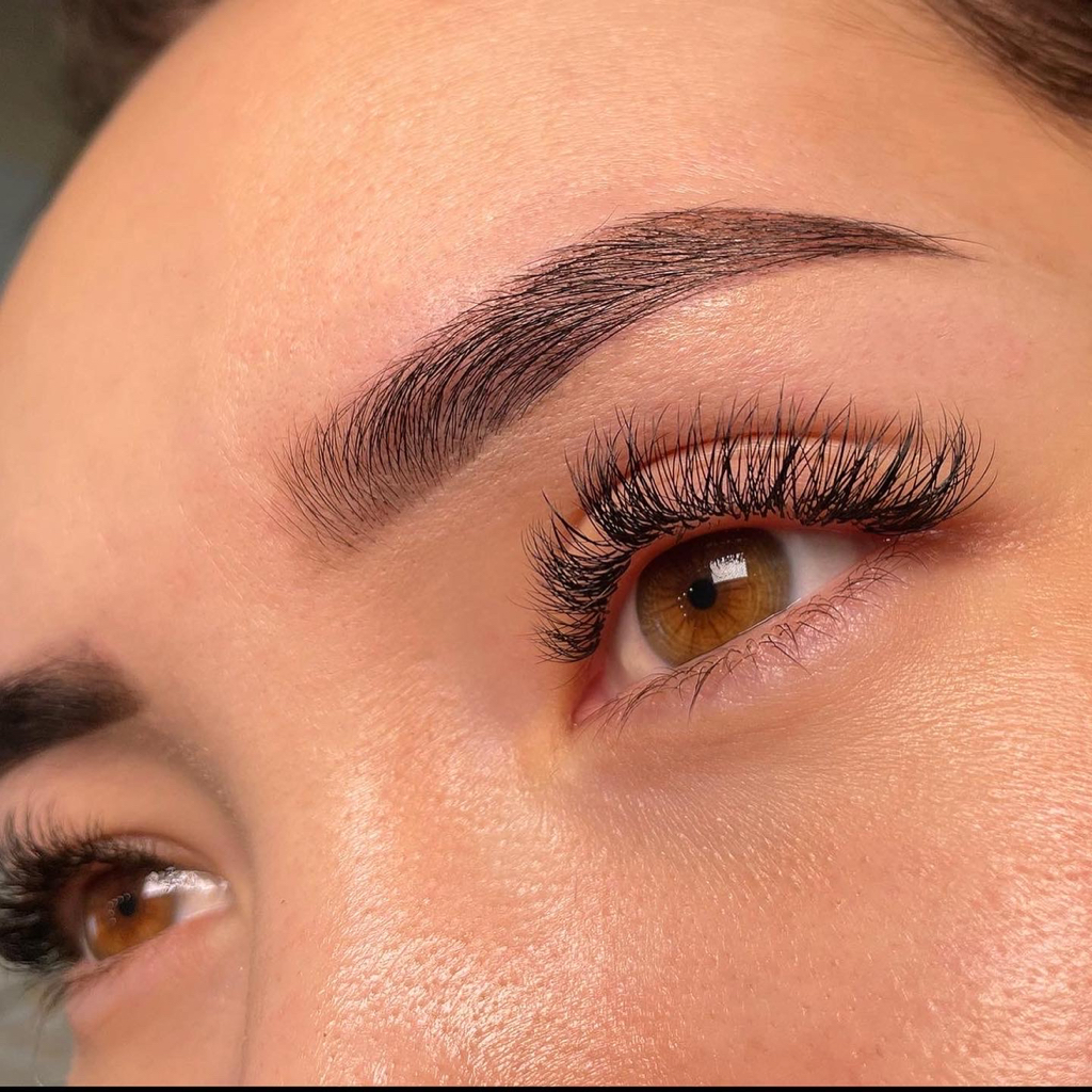 Коррекция и окрашивание бровей хной/краской