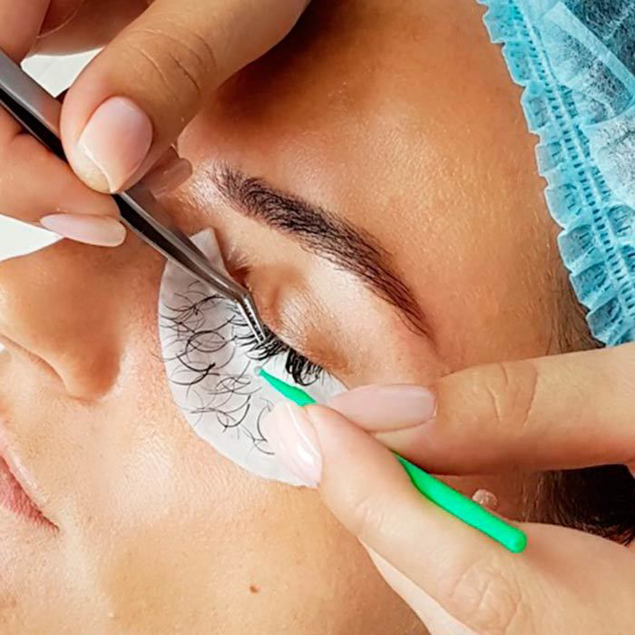 Снятие нарощенных ресниц