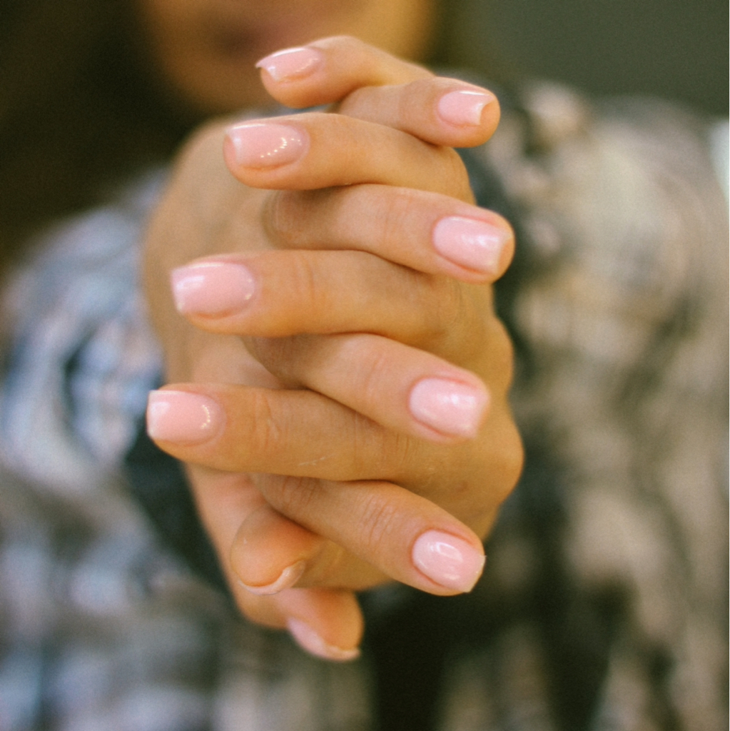 МАНИКЮР С УКРЕПЛЕНИЕМ ГЕЛЬ