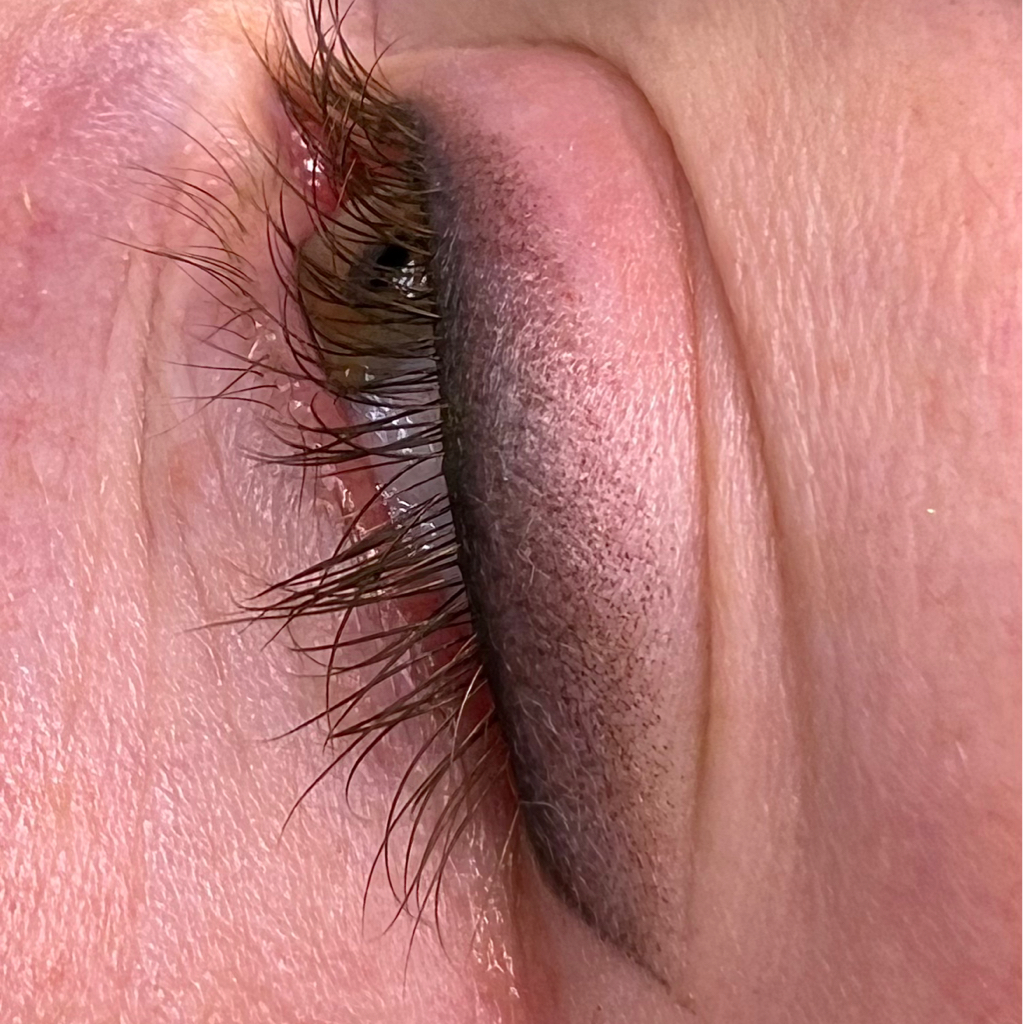 Перманентный макияж стрелки с растушёвкой