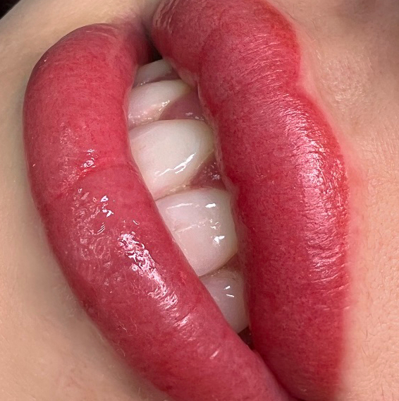 Перманентный макияж губ