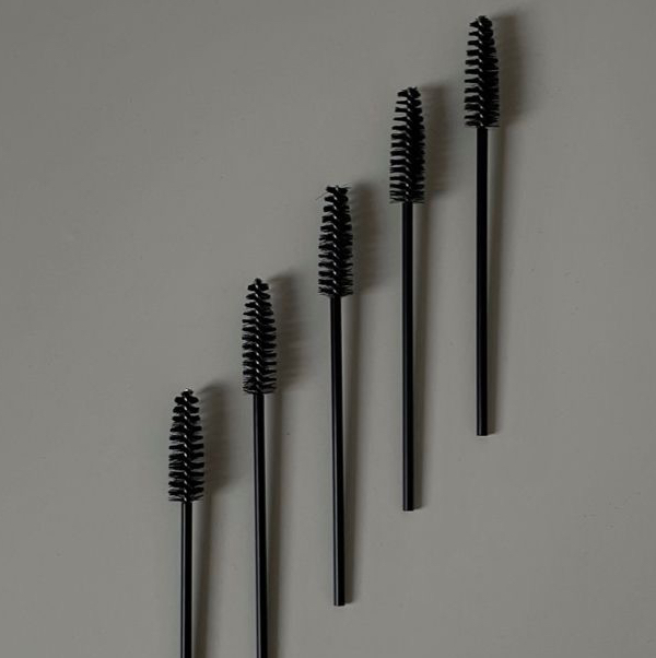 Коррекция формы бровей