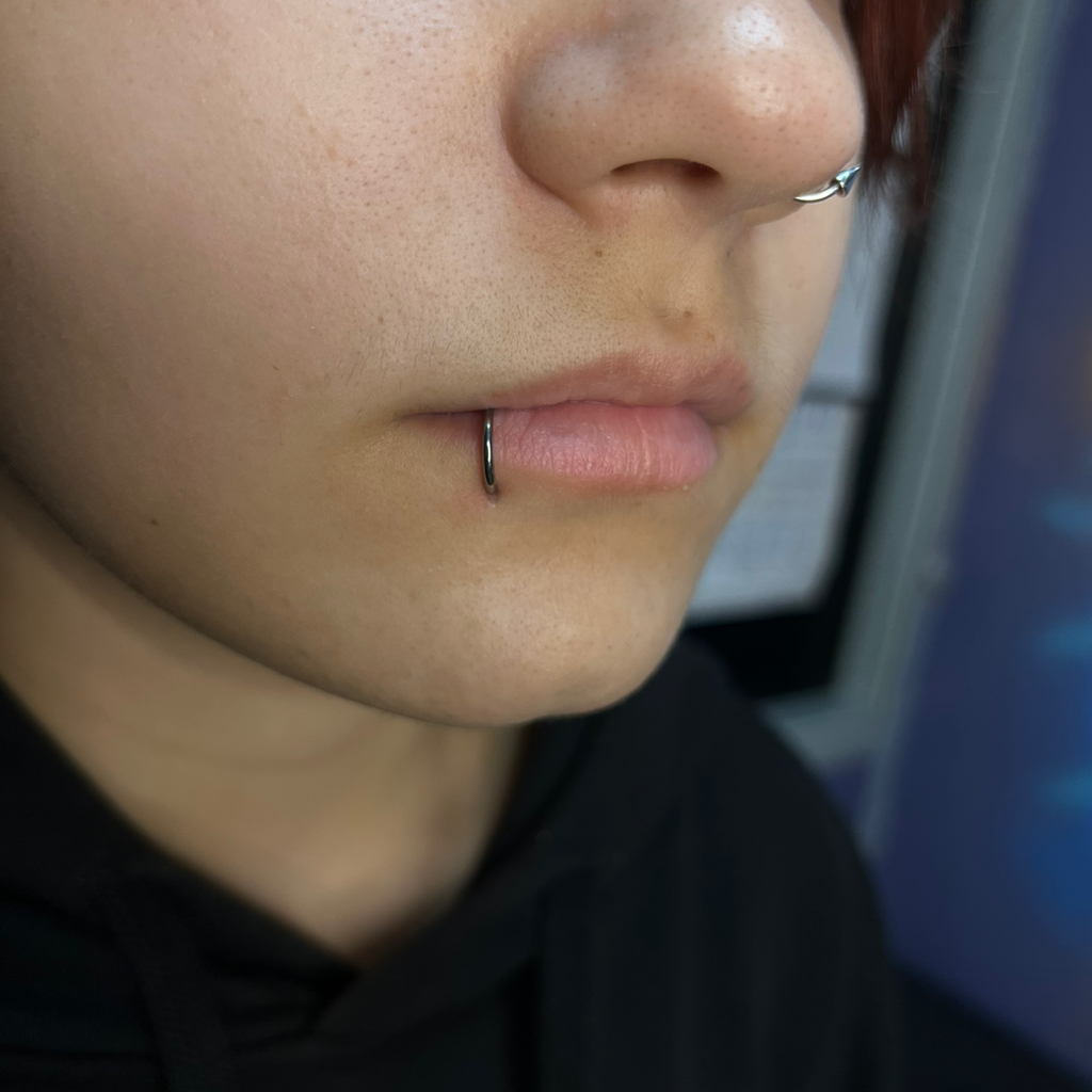 Прокол губы