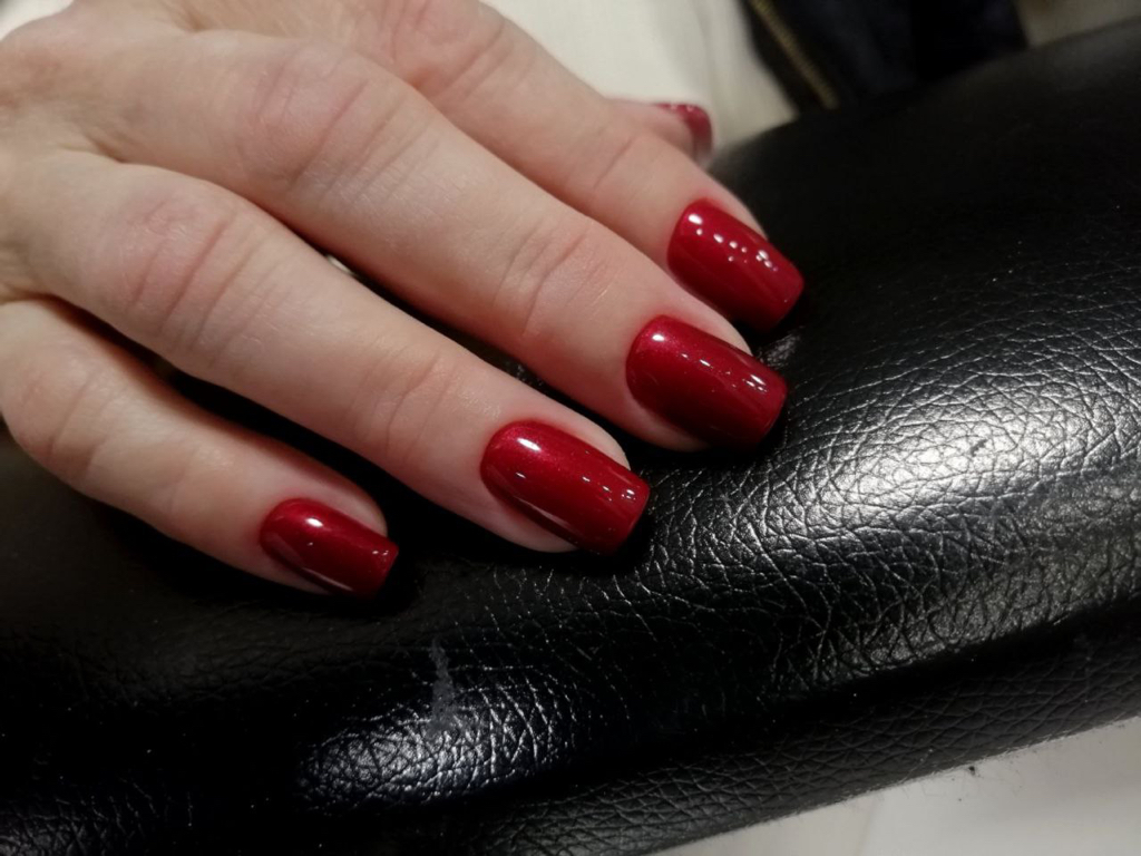 Маникюр с покрытием лак