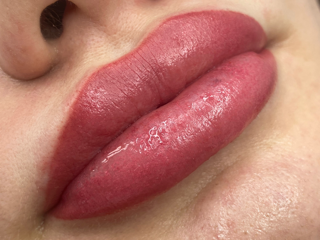 Перманентный макияж губ. Первичная процедура