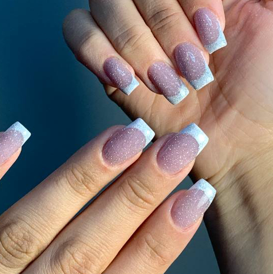 Наращивание средняя длина 3-4(маникюр+покрытие гель-лак включены)