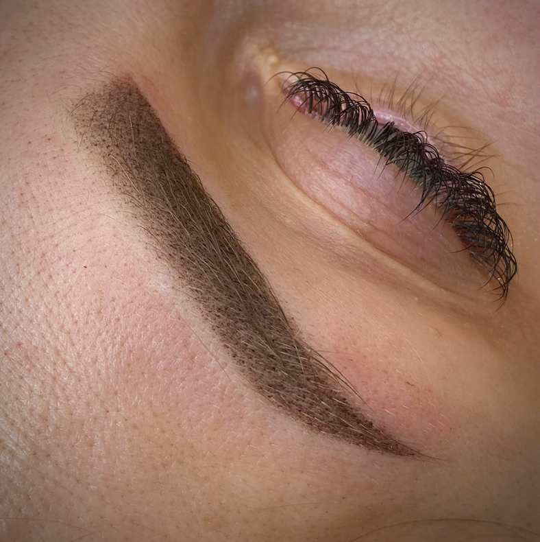 Коррекция ПМ бровей