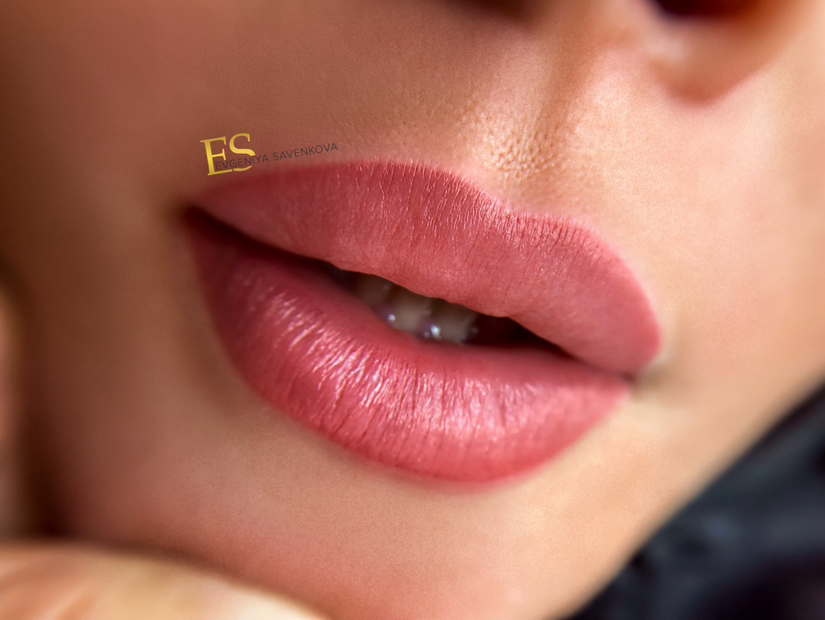 Татуаж губ «Lipstick»